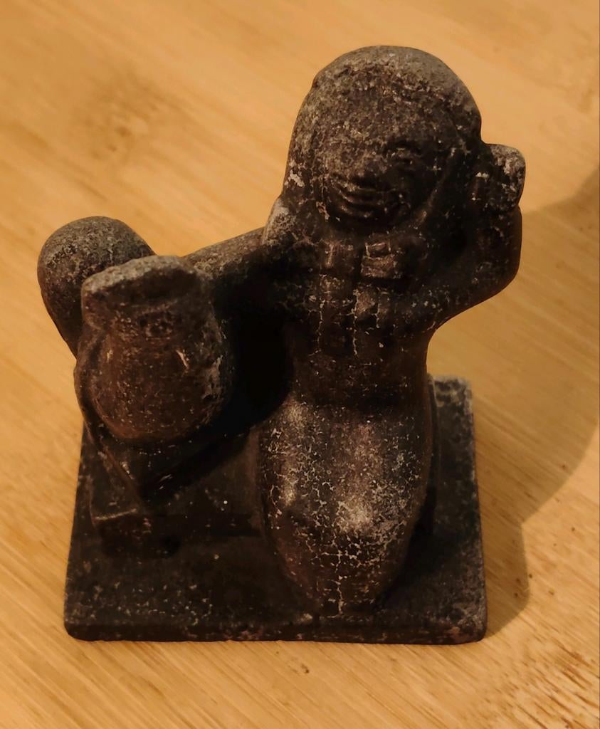 Zoete lieve Gerritje, klein beeldje van steen. 7 x 6 x 4 cm., Ophalen of Verzenden, Zo goed als nieuw, Dier