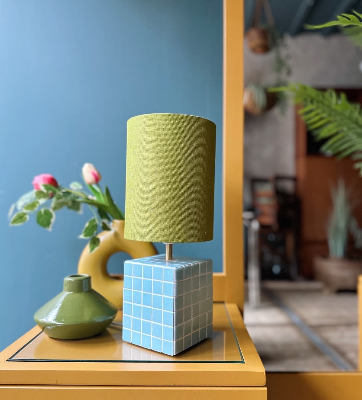Lampenvoet, gemaakt in eigen atelier van blauw mozaiek tegel, Huis en Inrichting, Pand 96, Koestraat 96, Rond, Info@pand96.nl