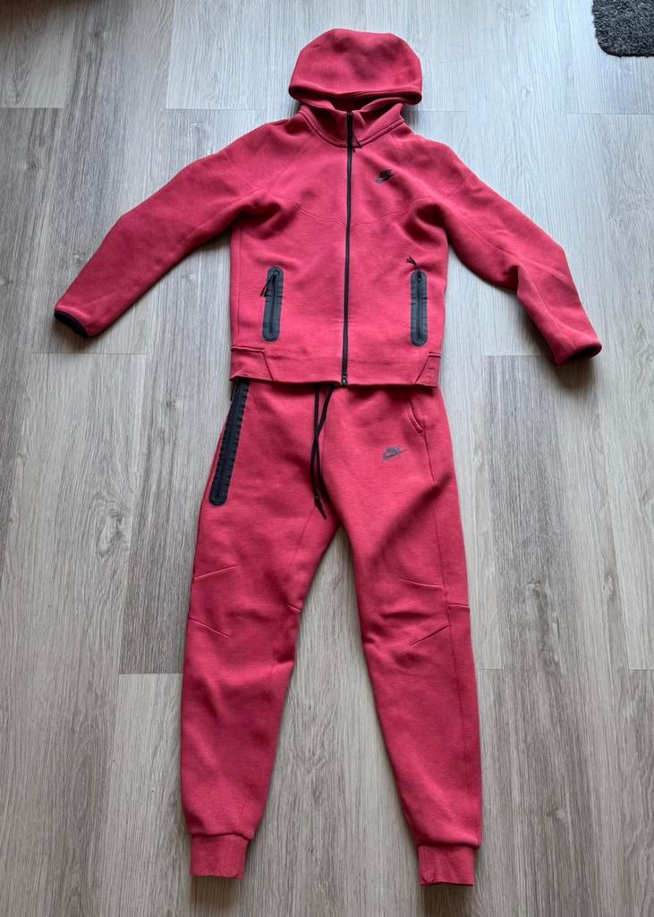 Nike tech fleece maat s, Ophalen, Zo goed als nieuw, Rood