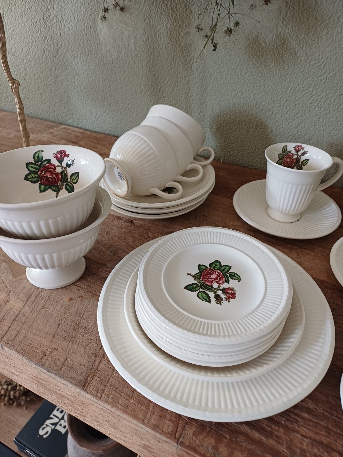 Wedgwood Moss Rose Servies - Kerst Bloemen Design, Vintage, Ophalen of Verzenden, Zo goed als nieuw, Wedgwood