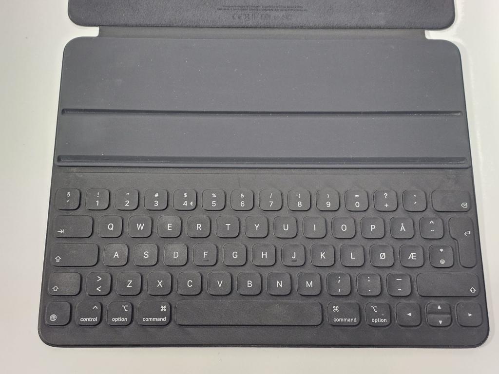 Apple Smart Keyboard QWERTY - iPad Pro 12.9 3/4 - Noors, Apple Distribution International, Contactus.ie@euro.apple.com, Hollyhill Industrial Estate 23, YK84 Cor, Ierland
