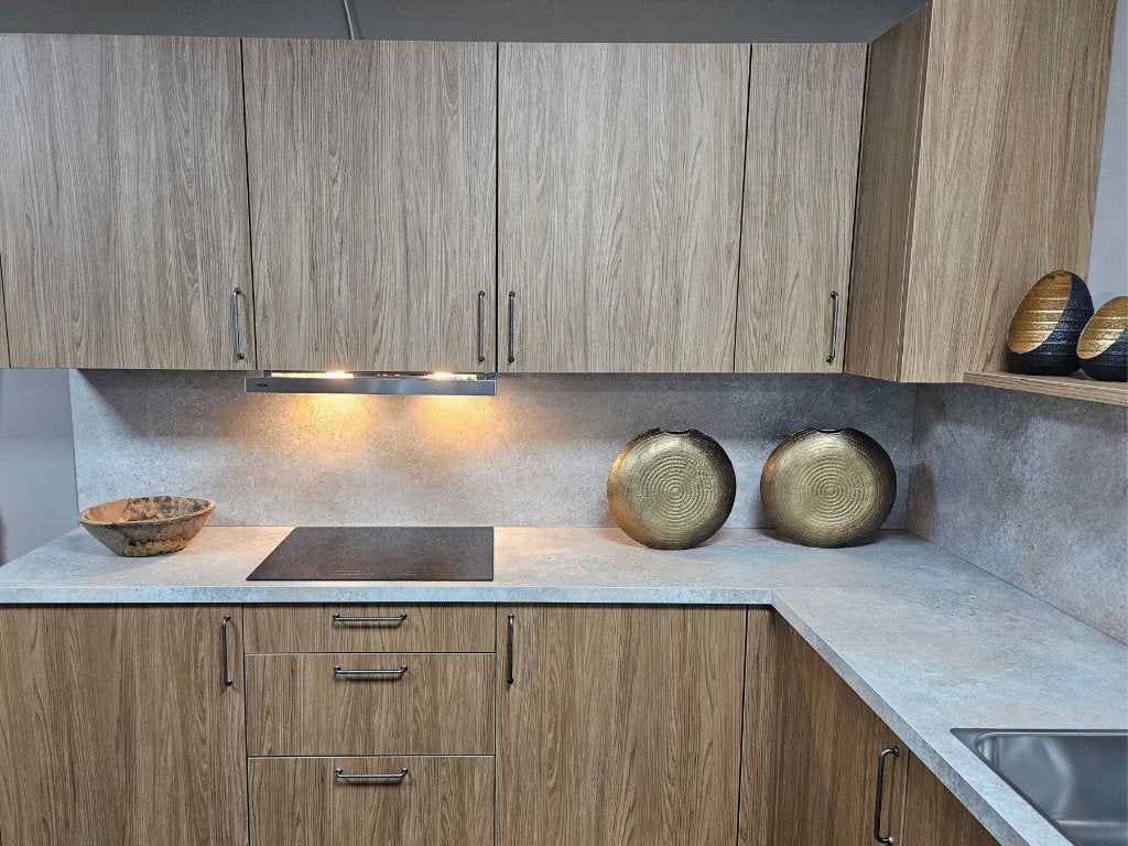 Showroomkeuken in hoekopstelling met houtlook front, Huis en Inrichting, Nieuw, 200 cm of meer, Werkstraße 3 32289 Rödinghausen Duitsland