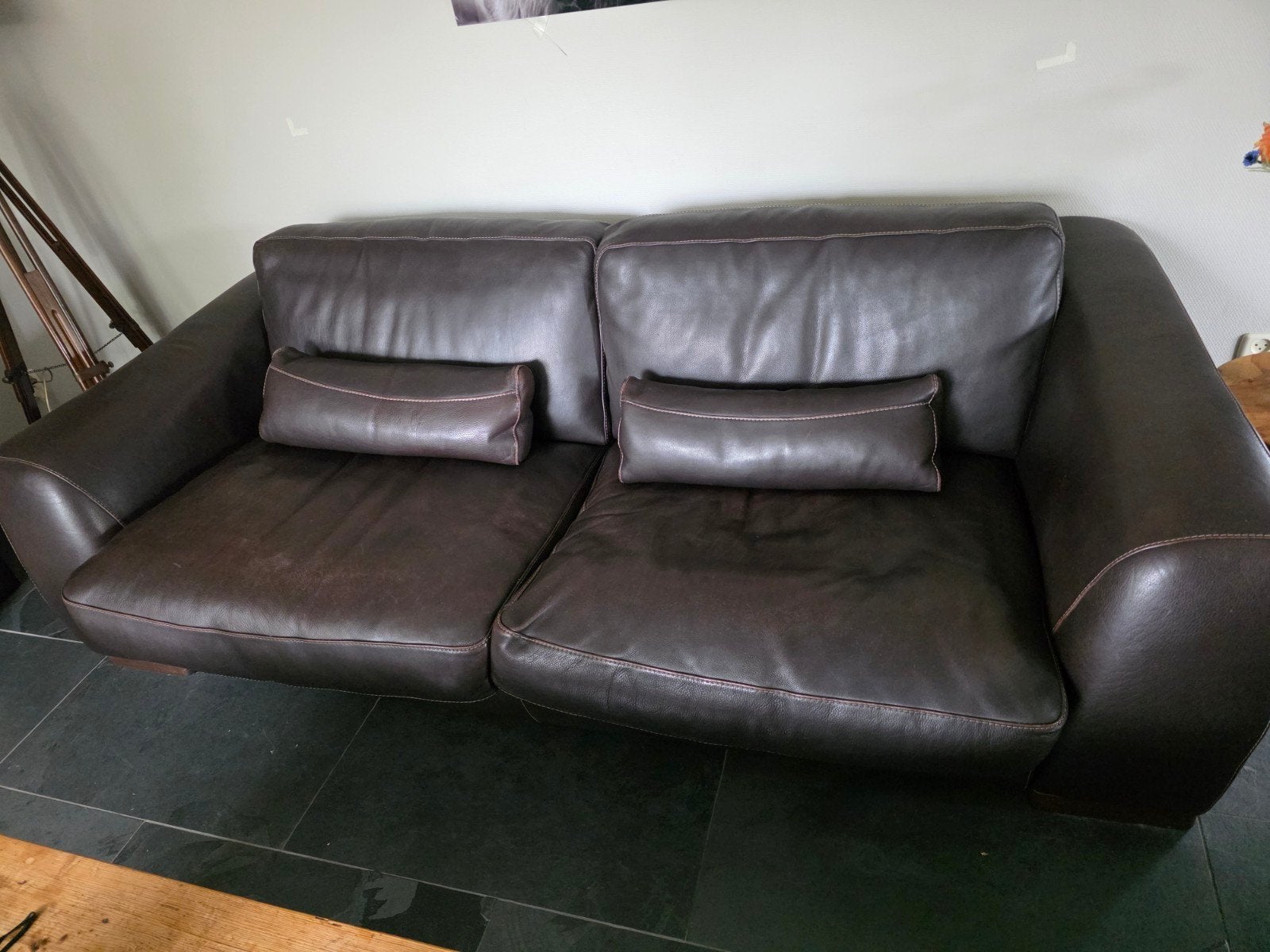 Lederen donkerbruine bank met 2 losse kussens, Huis en Inrichting, Ophalen, Gebruikt, Minder dan 75 cm, Leer