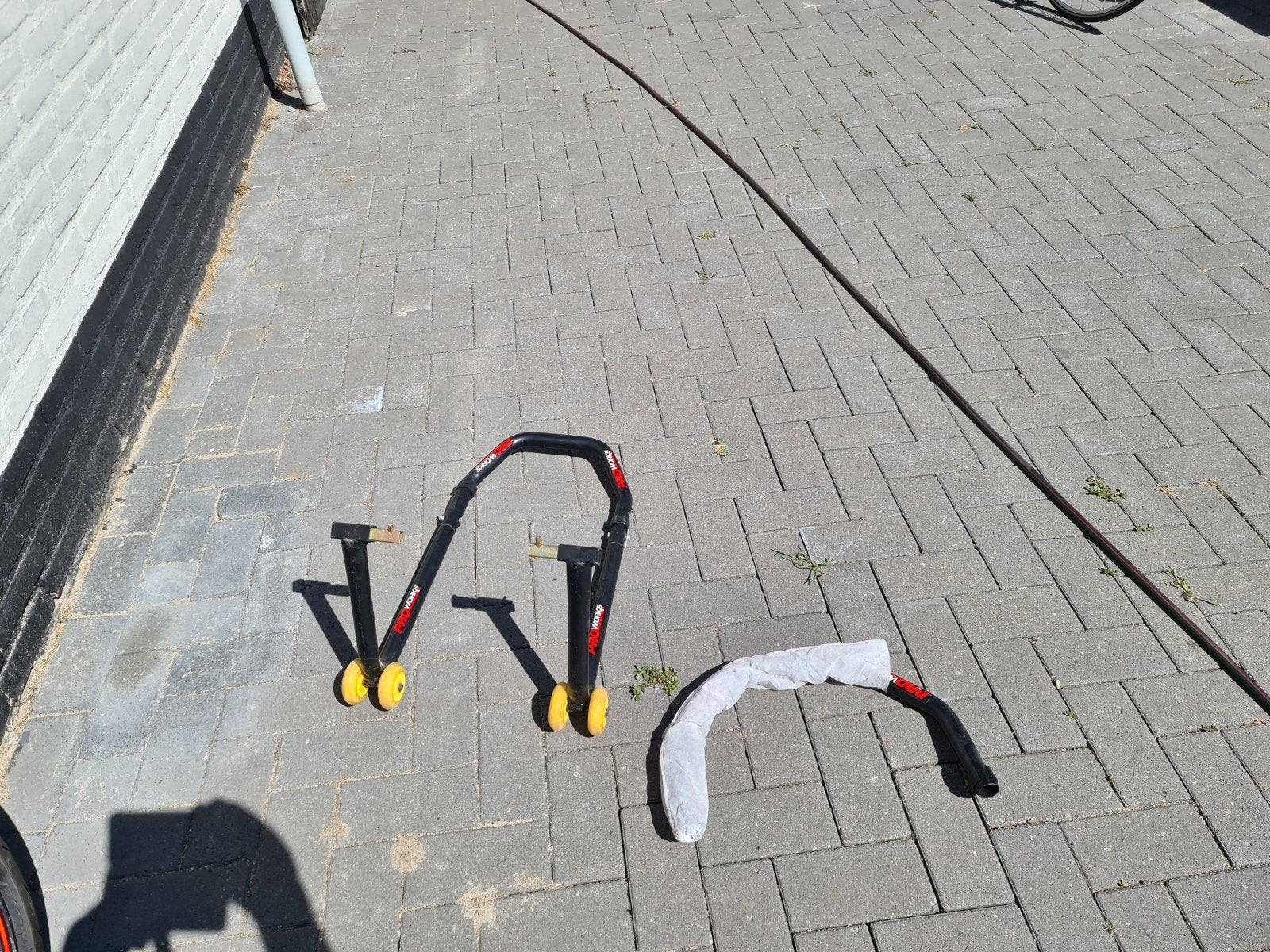 motorbok met pinnen, Ophalen