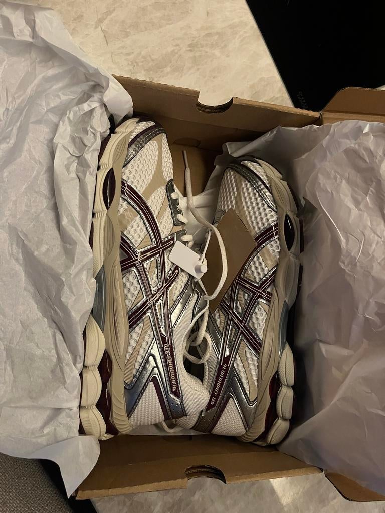ASICS Gel-Cumulus 16 Cream/Beni Imo Purple - Maat 43,5, Ophalen of Verzenden, Nieuw, Overige kleuren, Sneakers of Gympen