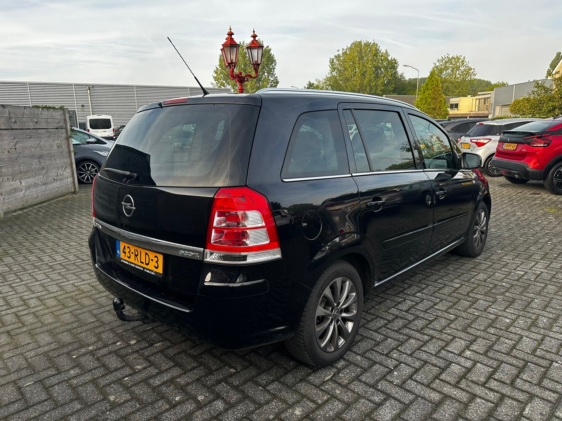 Opel Zafira 1.6 Edition | 7pers | Trekhaak | Airco | Cruise, Auto's, Voorwielaandrijving, Euro 5, Gebruikt, Zwart