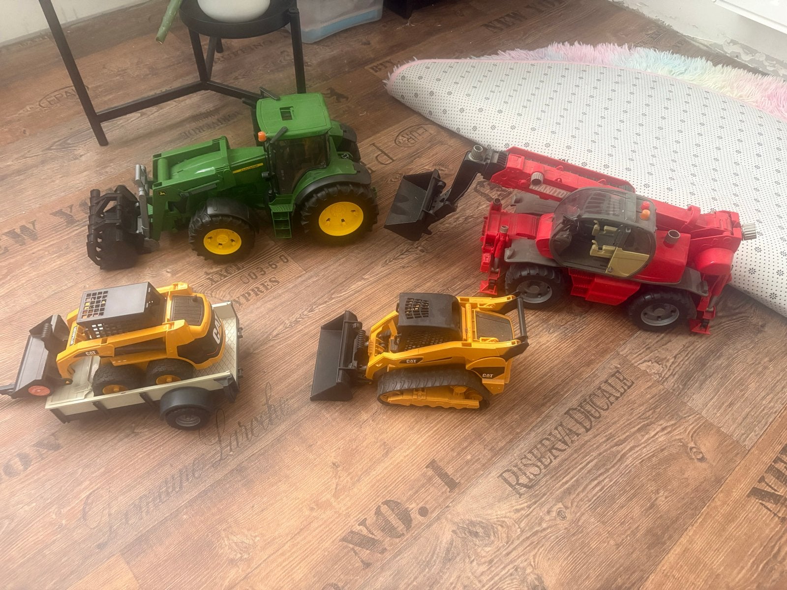 Grote set speelgoedvoertuigen: tractor, shovels, etc., Ophalen of Verzenden, Gebruikt