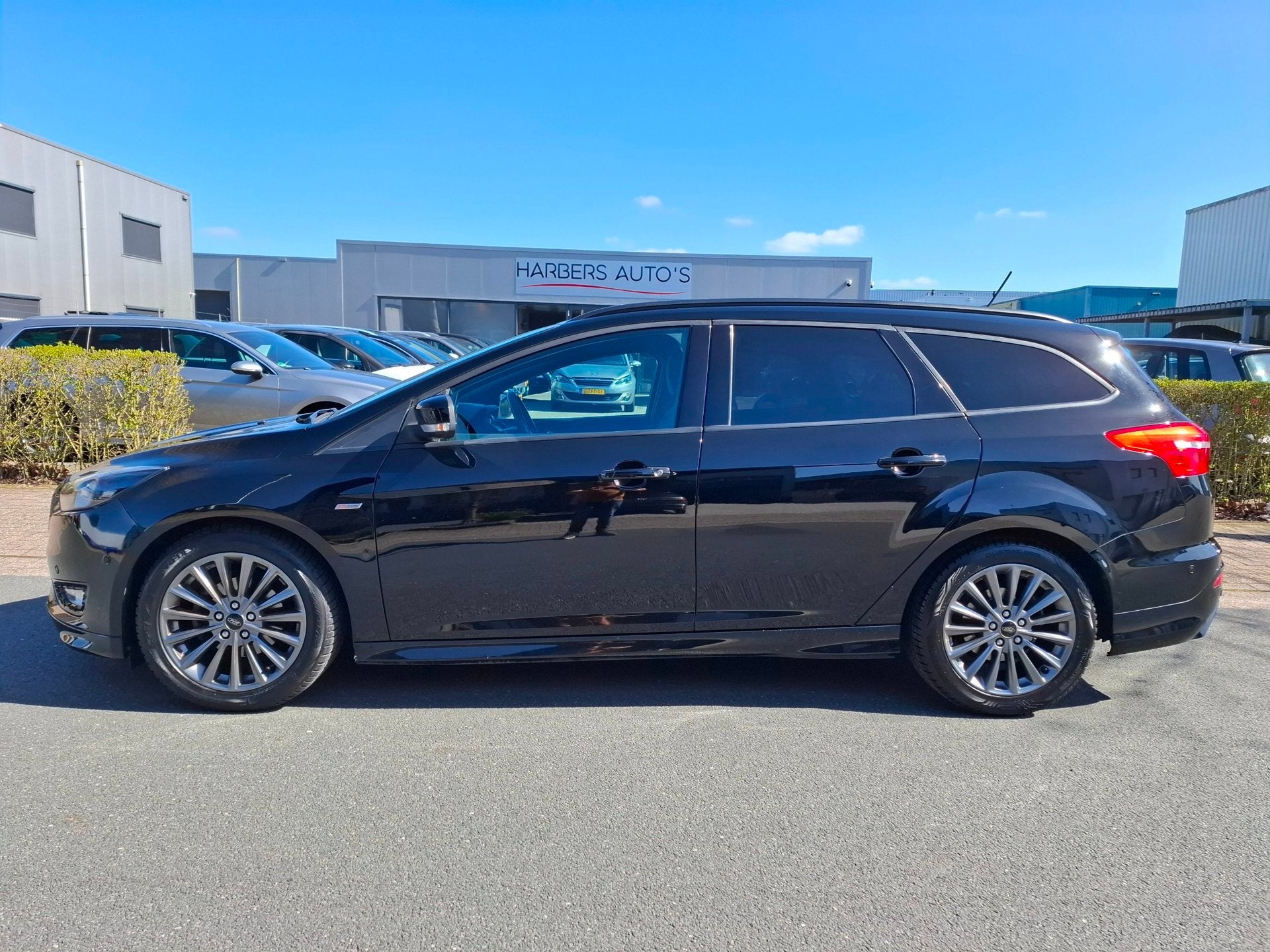 Ford Focus Wagon 1.0 ST LINE NAVI/CLIMA/CRUISE/PDC/BLACK!, Stof, Gebruikt, Zwart, Handgeschakeld