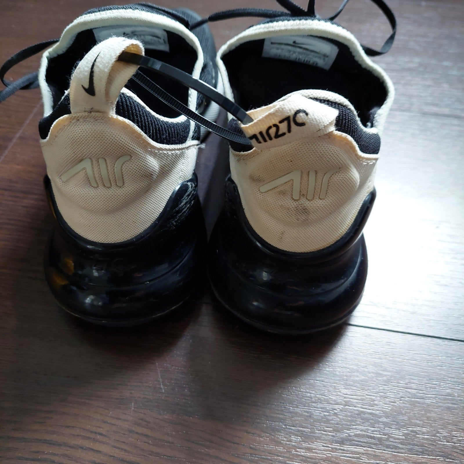 Nike Air 27c maat 37,5  40,5
Uitneembare inlegzool
maat 37.5, Kinderen en Baby's, Babykleding | Schoentjes en Sokjes, Ophalen