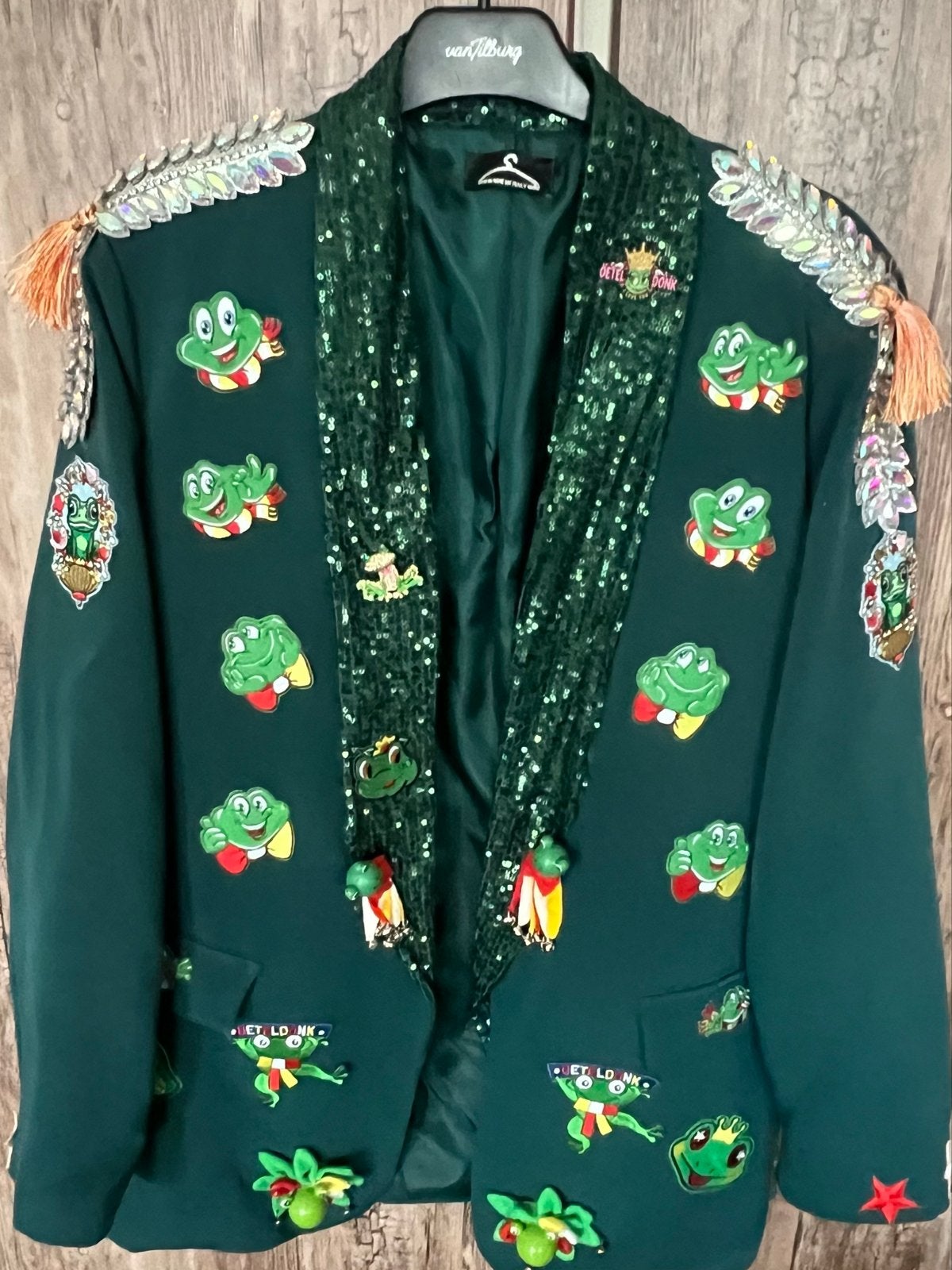 Carnavalsjas Oeteldonk met kikkers en pailletten, Carnaval, Zo goed als nieuw, Kleding, Ophalen