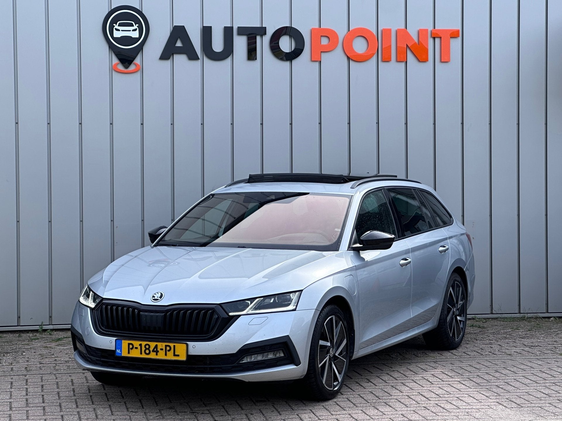Skoda Octavia Combi 1.4 TSI iV PHEV PANO HEAD-UP VIRTUAL Bus, Dealer onderhouden, Stof, Gebruikt, 150 pk