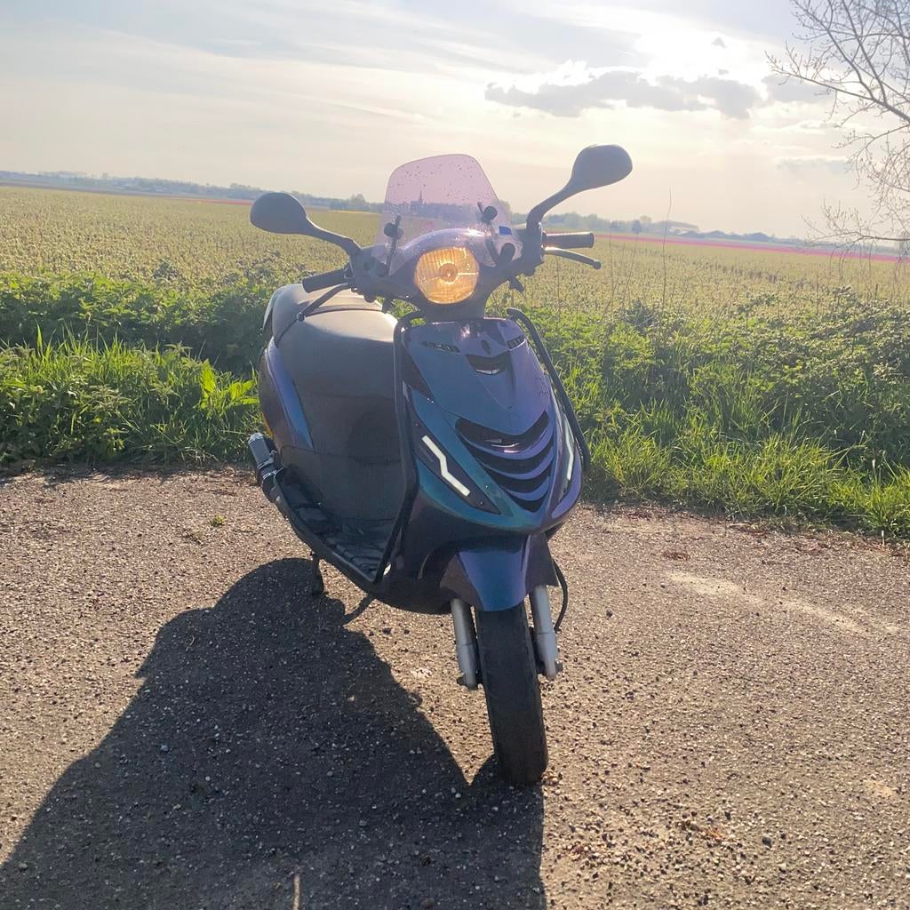 PIAGGIO ZIP 50cc 4T 2023, Fietsen en Brommers, Scooters | Piaggio, Zo goed als nieuw, Zip, Benzine, Ophalen