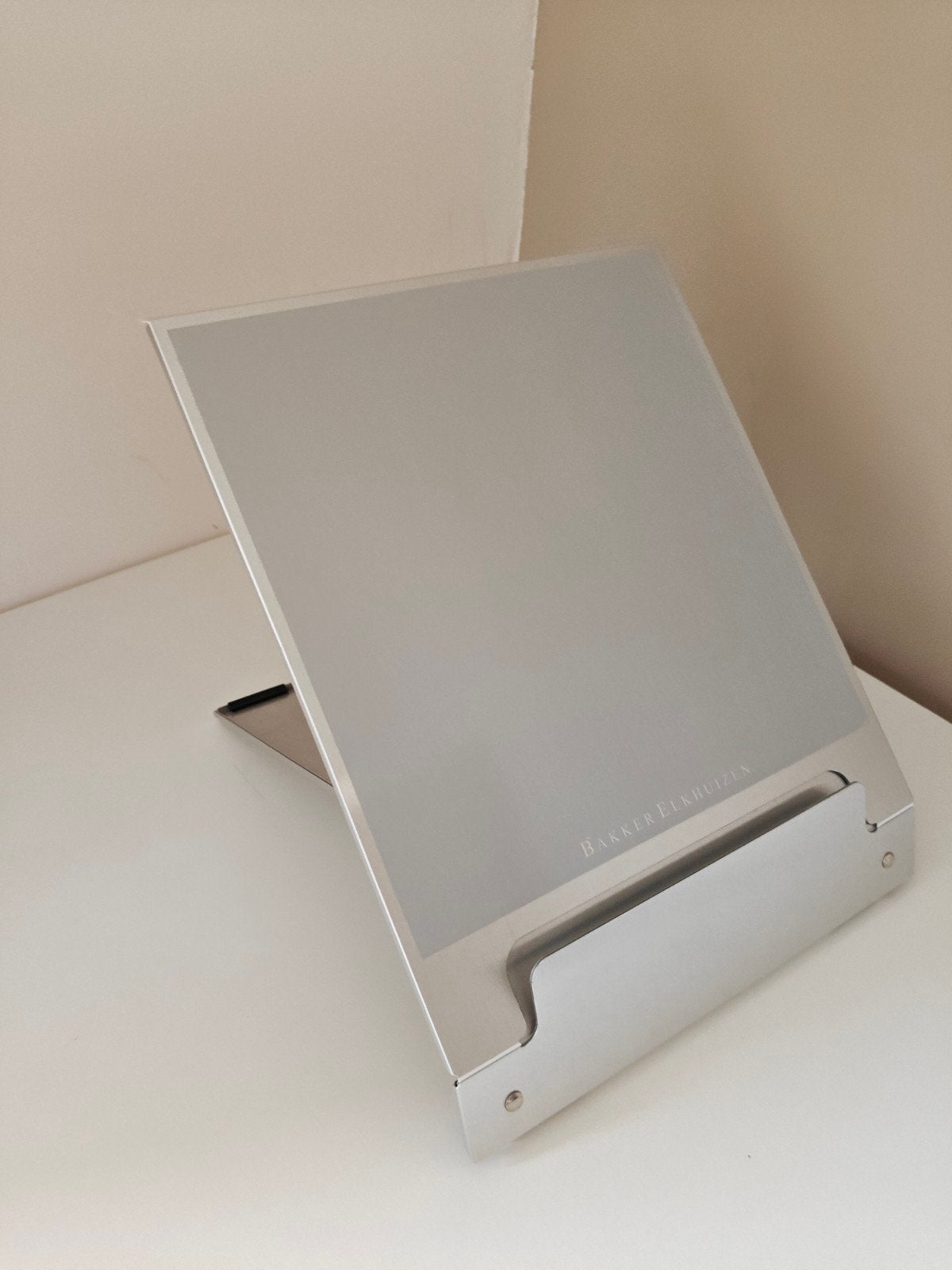 Bakker Elkhuizen Ergo-Q 260 laptop standaard. Nieuwprijs €10, Computers en Software, Laptopstandaarden, Ophalen of Verzenden, Zo goed als nieuw