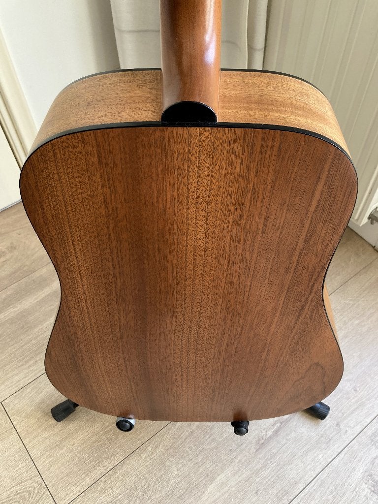 Foto 2 van Guild D4 All Mahogany HR True American akoestische gitaar