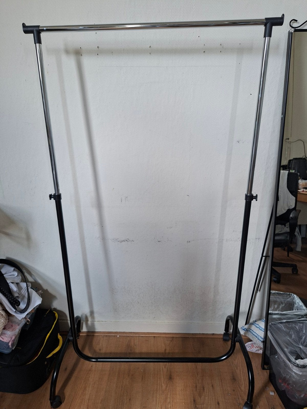 Clothes Rack, Ophalen