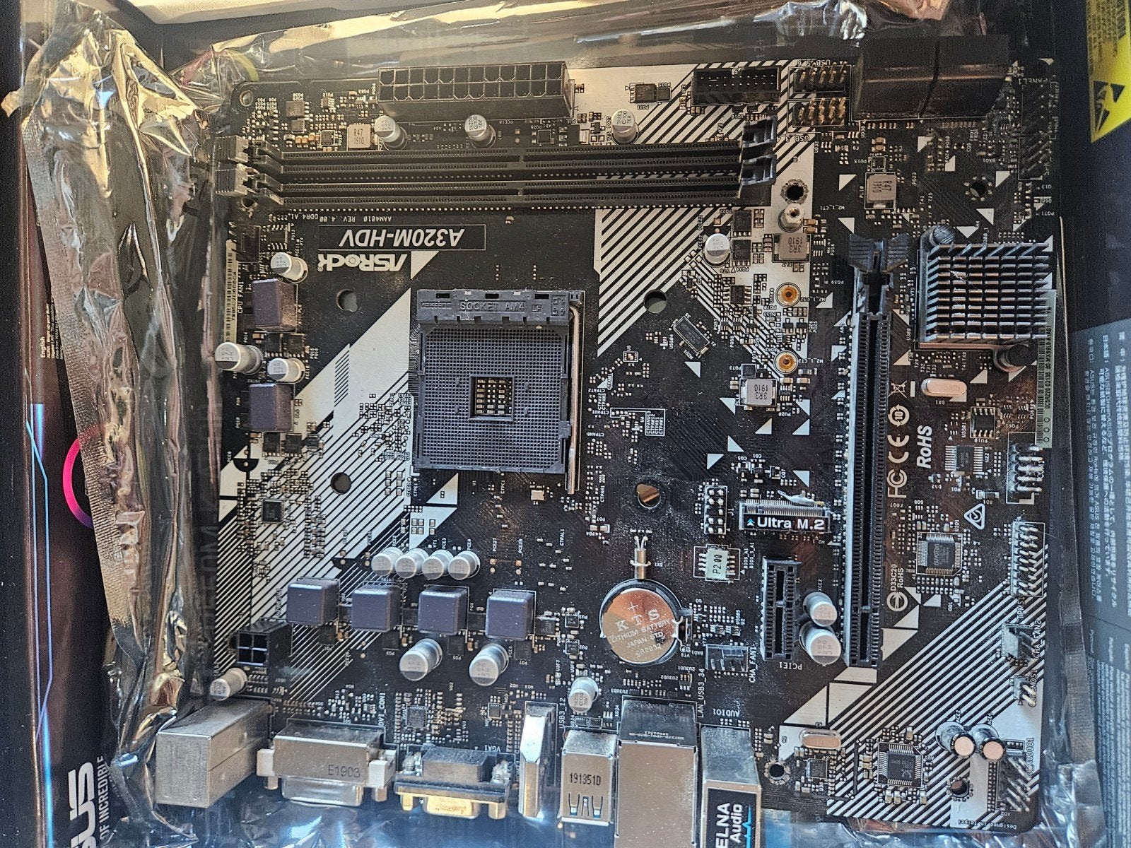 ASRock A320M-HDV AM4 DDR4 Moederbord, DDR4, Ophalen of Verzenden, Zo goed als nieuw, Micro-ATX
