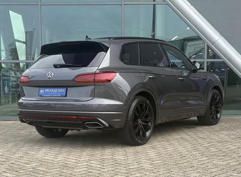 Volkswagen Touareg 3.0 TSi Plug-In eHybrid 4MOTION R 462pk L, Automaat, Dealer onderhouden, Gebruikt, Zwart