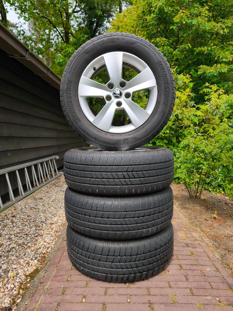 Set originele velgen Skoda Superb, 215 mm, 16 inch, Banden en Velgen, Ophalen of Verzenden