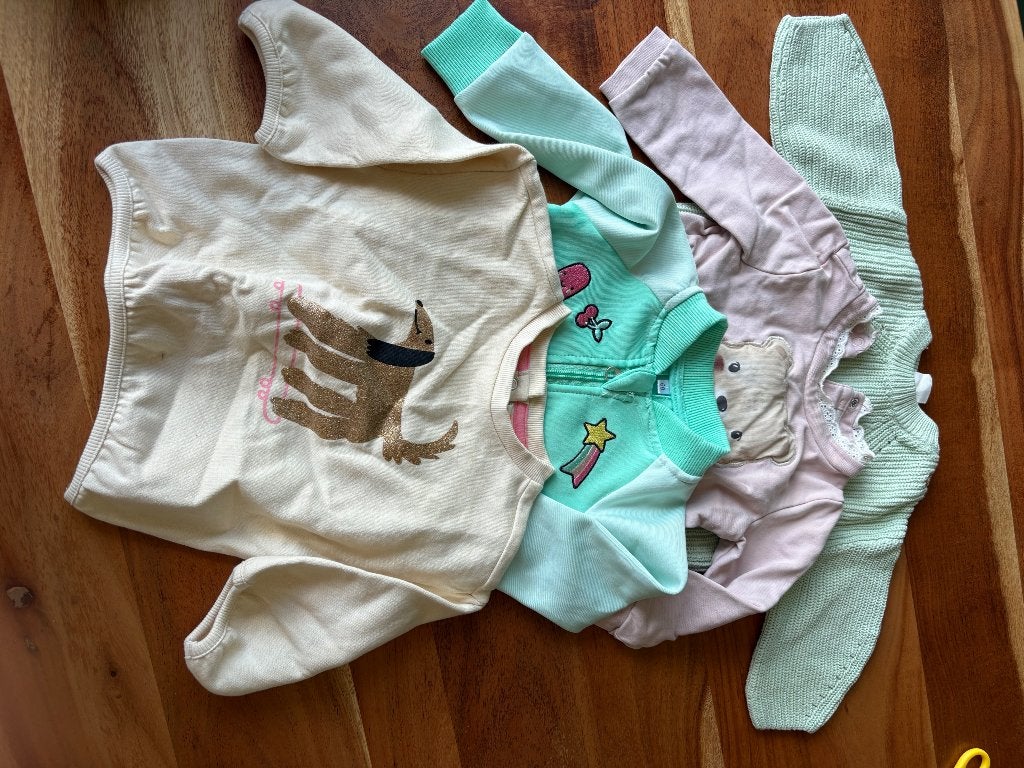 9 vesten truien meisje maat 68, Kinderen en Baby's, Babykleding | Maat 68, Ophalen of Verzenden, Zo goed als nieuw, Meisje, Truitje of Vestje