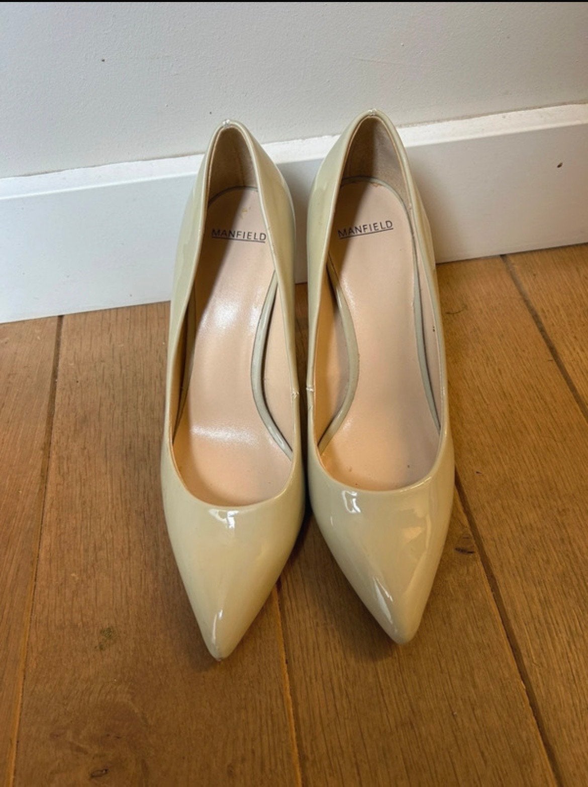 Manfield Pumps - Beige/ groen Lakleer - Maat 38, Ophalen of Verzenden, Gedragen, Beige, Pumps