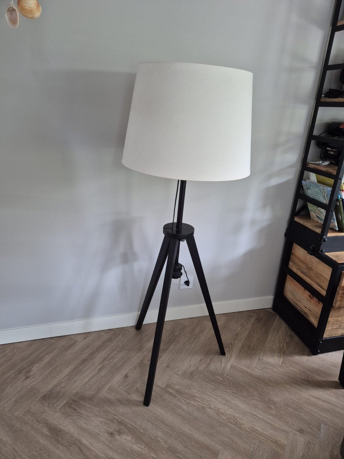 IKEA LAUTERS |
Staande lamp | Zwart/Wit
| ZGAN, Huis en Inrichting, Lampen | Vloerlampen, Ophalen, Zo goed als nieuw, Hout, 150 tot 200 cm