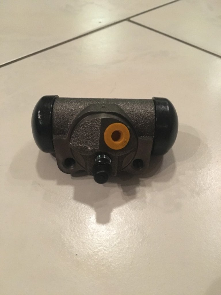 Te koop remcilinder (klein) Links Dodge w200 d200, Auto diversen, Overige Auto diversen, Ophalen of Verzenden