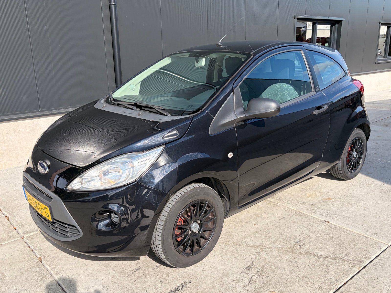 Ford Ka 1.2  2012 Zwart nieuwe apk koopje, Voorwielaandrijving, 1242 cc, 4 cilinders, 4 stoelen