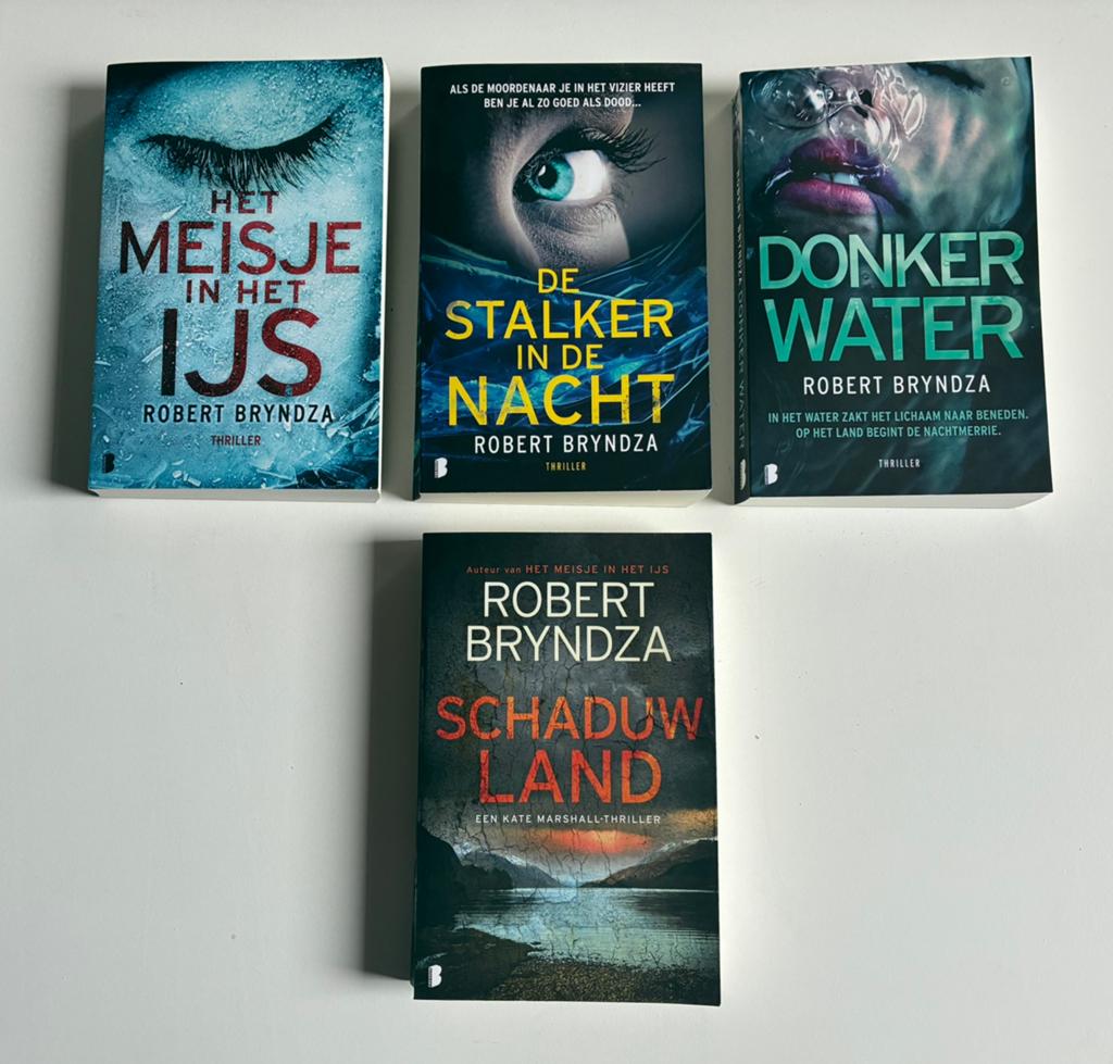 Robert Bryndza boeken, serie Erik Foster / Kate Marshall, Ophalen of Verzenden, Gelezen, Nederland