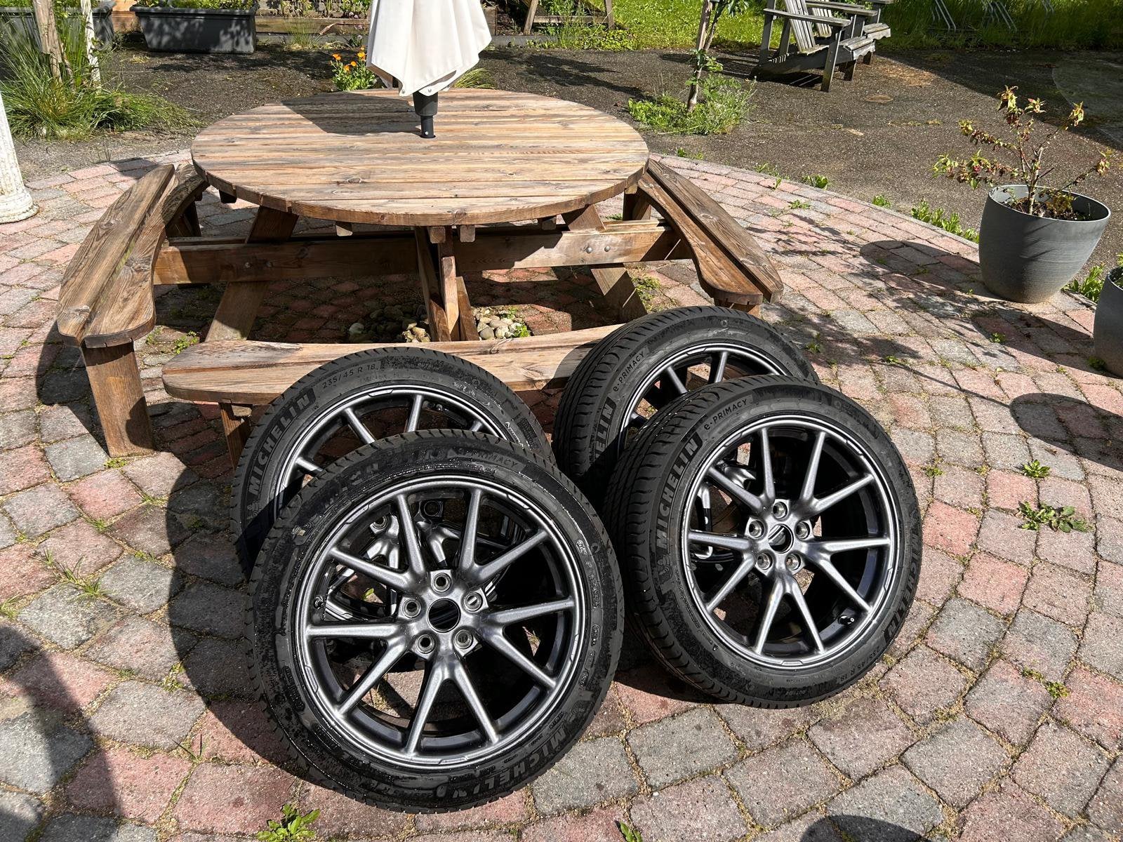 Tesla banden en velgen, Ophalen, 18 inch, 235 mm, Band(en)