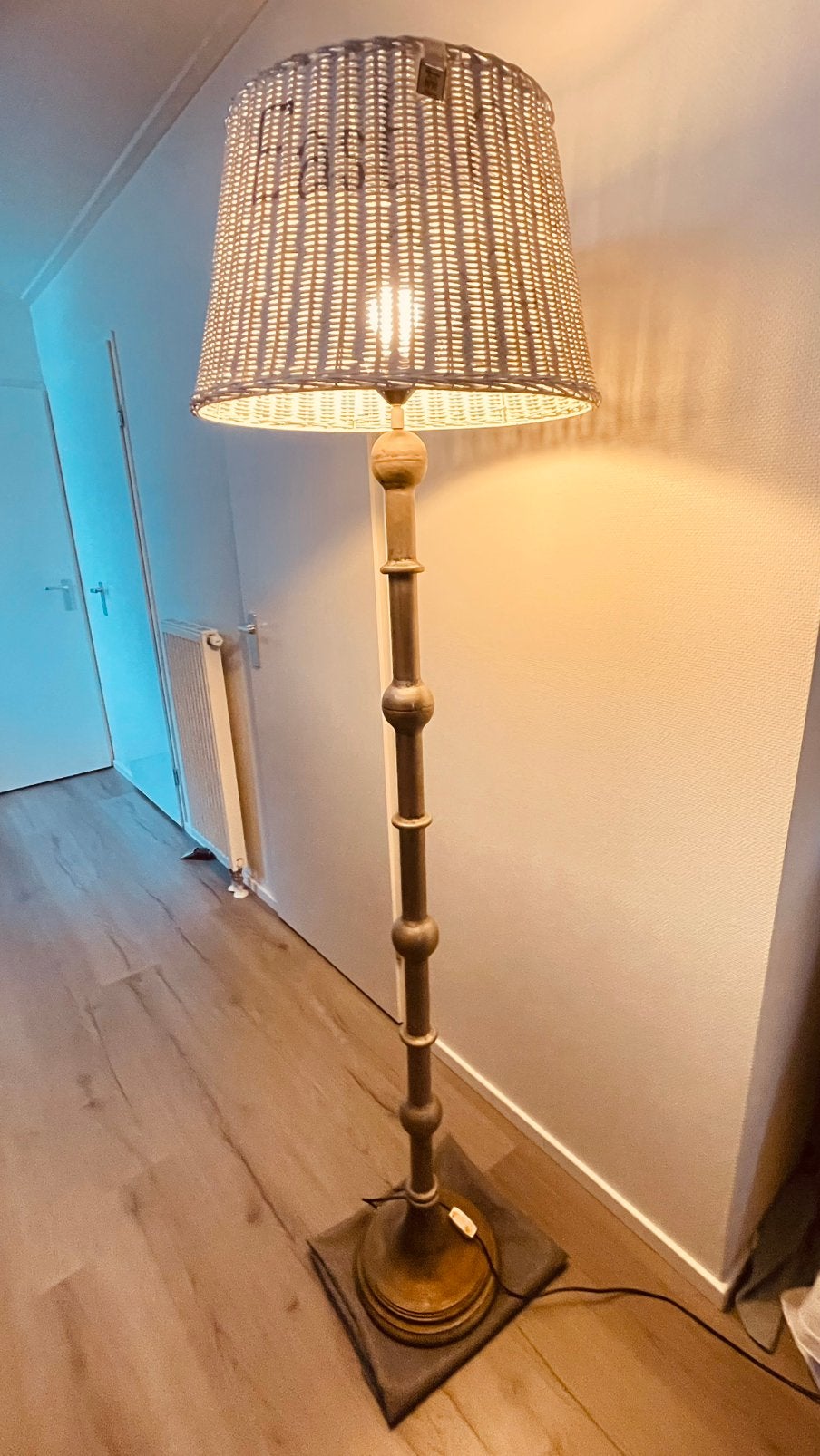 Riviera Maison staande schemerlamp, Huis en Inrichting, Lampen | Vloerlampen, Ophalen, Gebruikt, E27 (groot), Vintage / rustiek  / industrieel