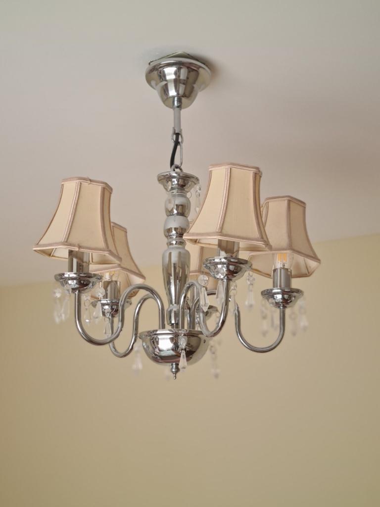 Moderne Kroonluchter met 5 Lampen en Kristallen, Huis en Inrichting, Lampen | Kroonluchters, Ophalen of Verzenden, Zo goed als nieuw