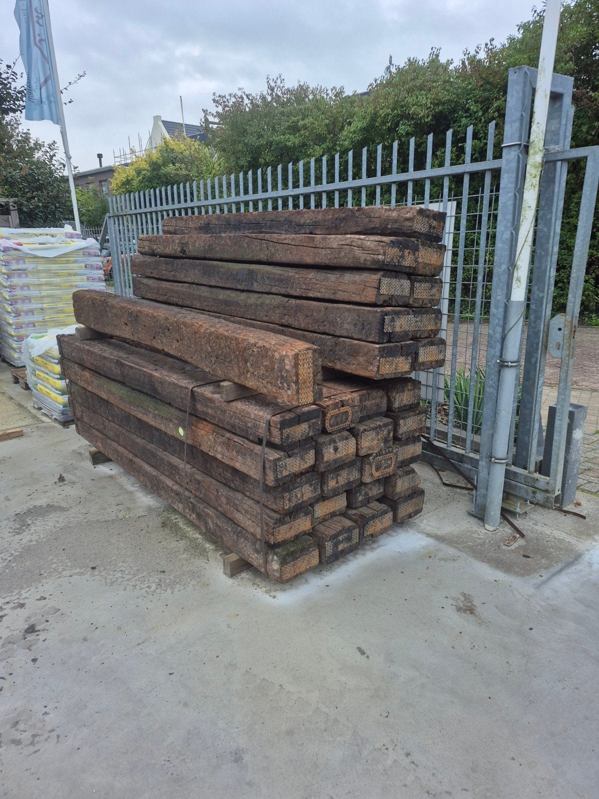 spoorbielzen. 25 x 15 cm. lengte 2.6 mtr ong, Nieuw, 250 tot 300 cm, 50 mm of meer, Balk