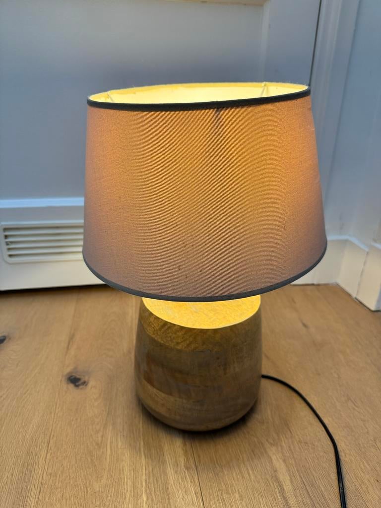 Ptmd tafellamp met houten voet, Huis en Inrichting, Lampen | Tafellampen, Ophalen of Verzenden, Gebruikt, Hout, Minder dan 50 cm