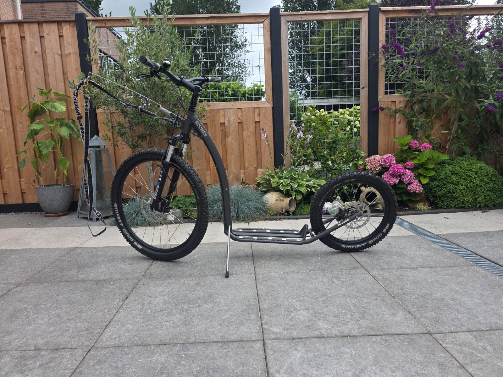 Kostka Mushing MAX G6 Dogscooter + 4 trektuigen – Compleet, Fietsen en Brommers, Steps, Ophalen, Zo goed als nieuw, Kickbike, Kickbike