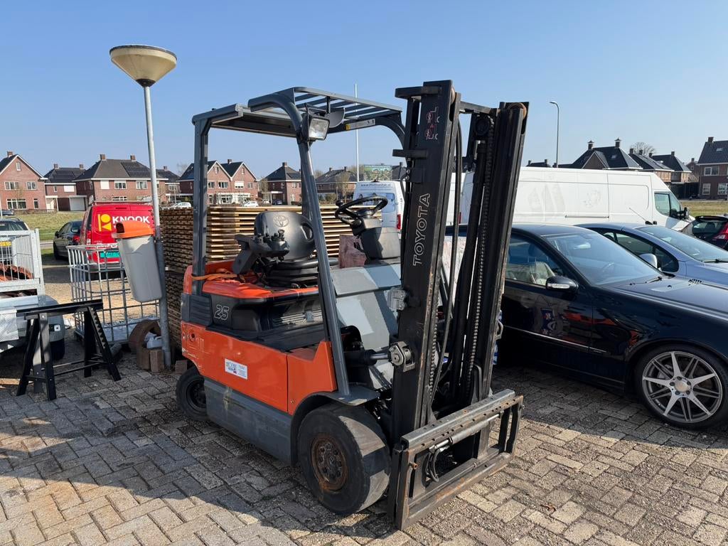 TOYOTA GABELSTAPLER  MODELL: 7FBMF25 Accu Defect, Zakelijke goederen, Machines en Bouw | Heftrucks en Intern transport, Heftruck
