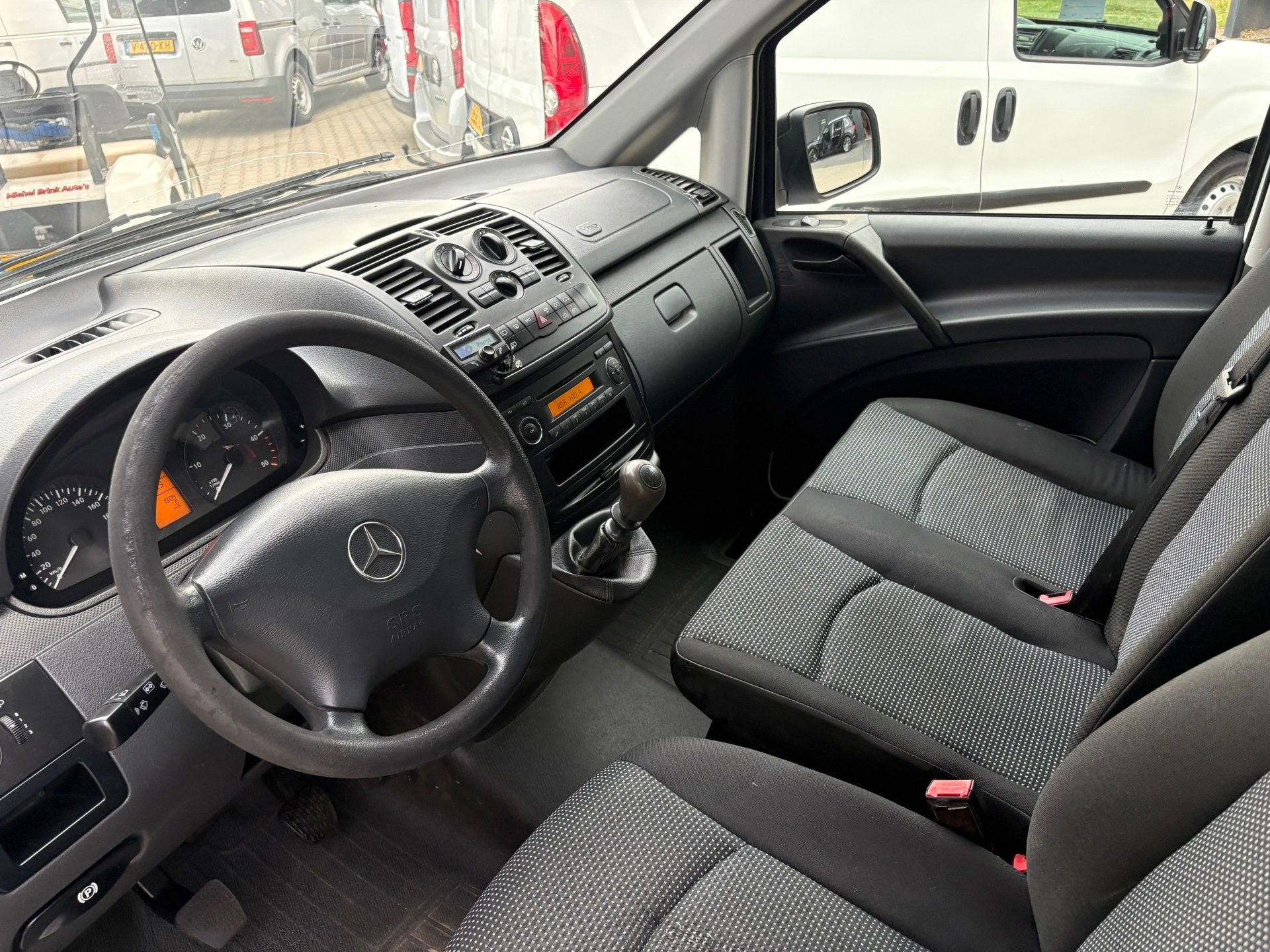 Mercedes-Benz Vito 110 CDI 343 Airco 3 Zits, Auto's, 13 km/l, Euro 5, Gebruikt, Zwart