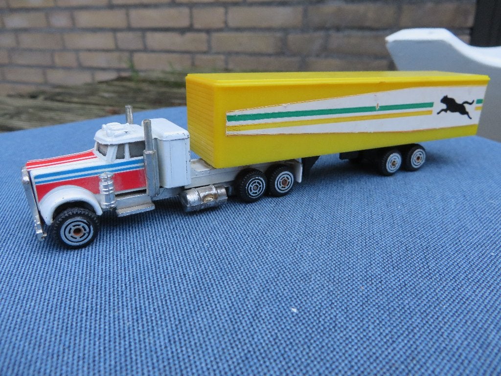 Made in Hong Kong Kenworth Truck en Trailer (Yatming), Ophalen of Verzenden, Gebruikt, Bus of Vrachtwagen