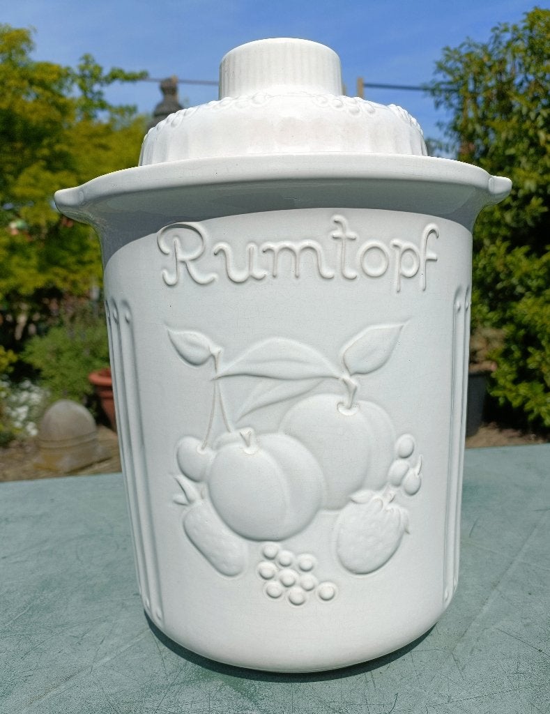 Nieuwe WEST GERMANY rumtopf wit met deksel. Design in reliëf, Antiek en Kunst, Ophalen of Verzenden