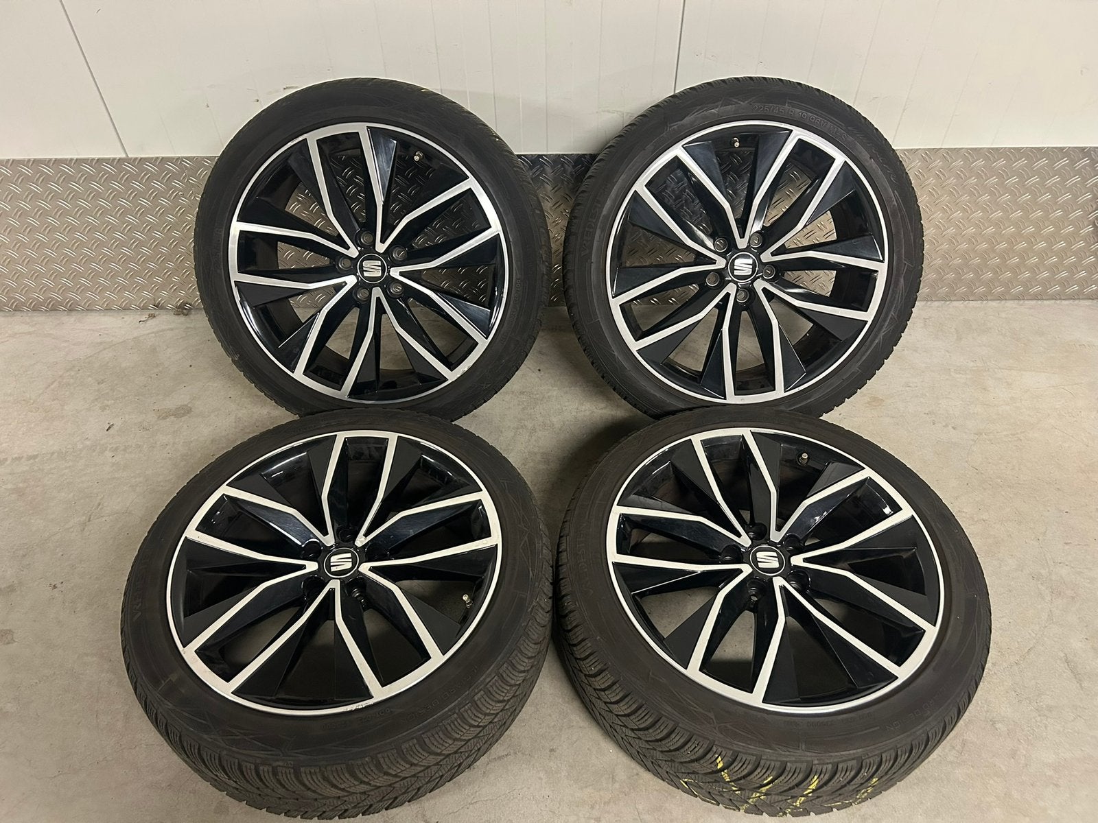 Originele Seat Ateca FR 19 inch 5x112 Vredenstein winter, Gebruikt, Banden en Velgen, Winterbanden, Personenwagen