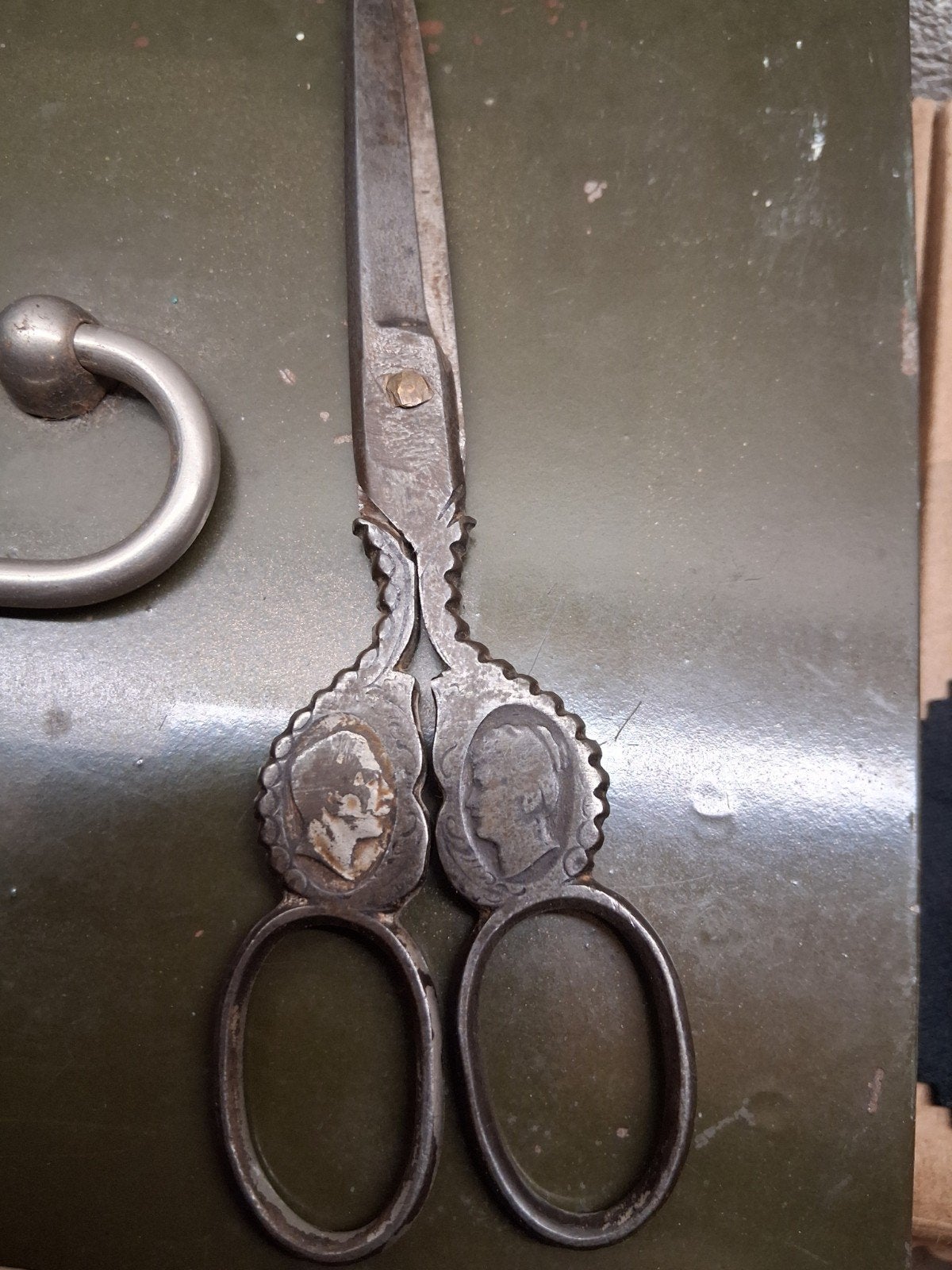 Antieke schaar met decoratieve handvatten, Ophalen of Verzenden