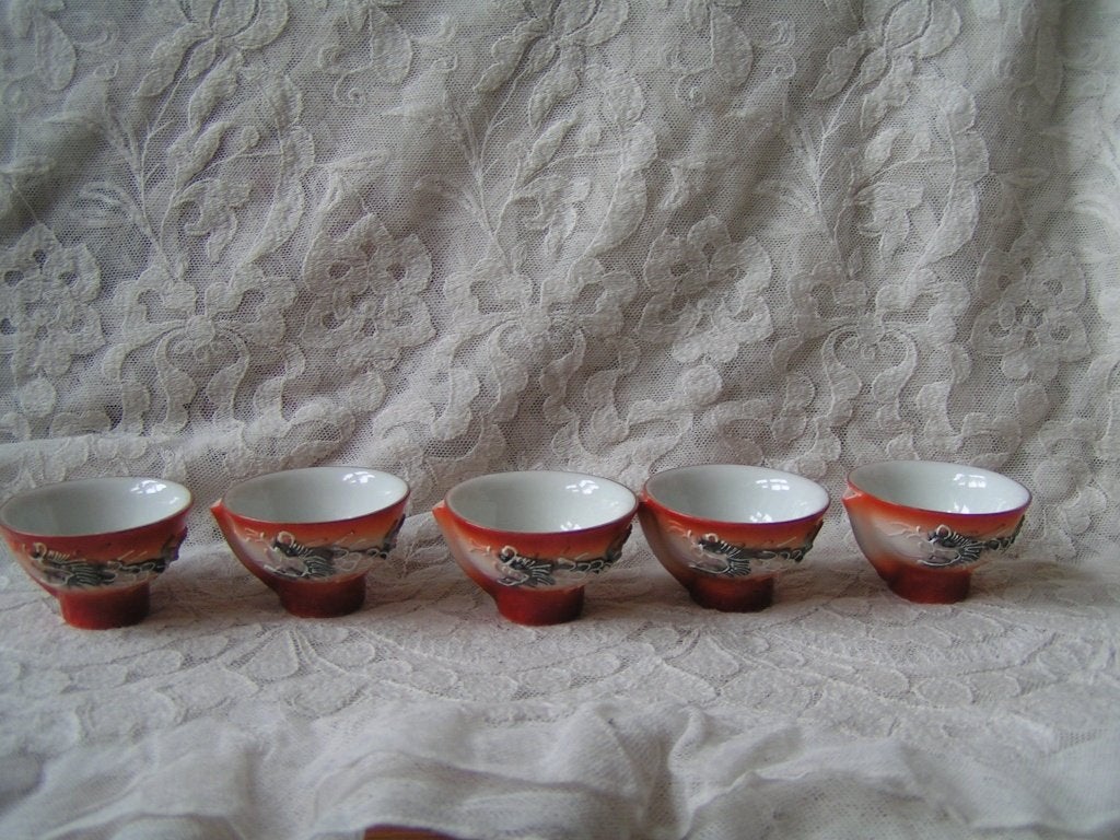 5 sake kommetjes nr AA 937, Verzenden