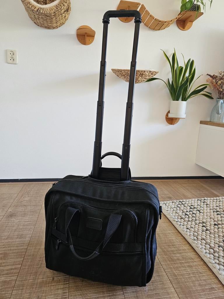 Tumi rolkoffer, Ophalen of Verzenden, Zwart, 30 cm of meer