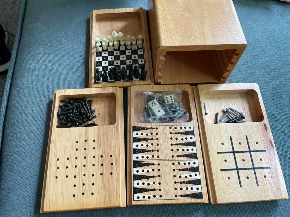 Houten 4-in-1 Reisspel: Schaken, Backgammon, Solitaire, Tic-, Een of twee spelers, Ophalen of Verzenden, Gebruikt, Reisspel