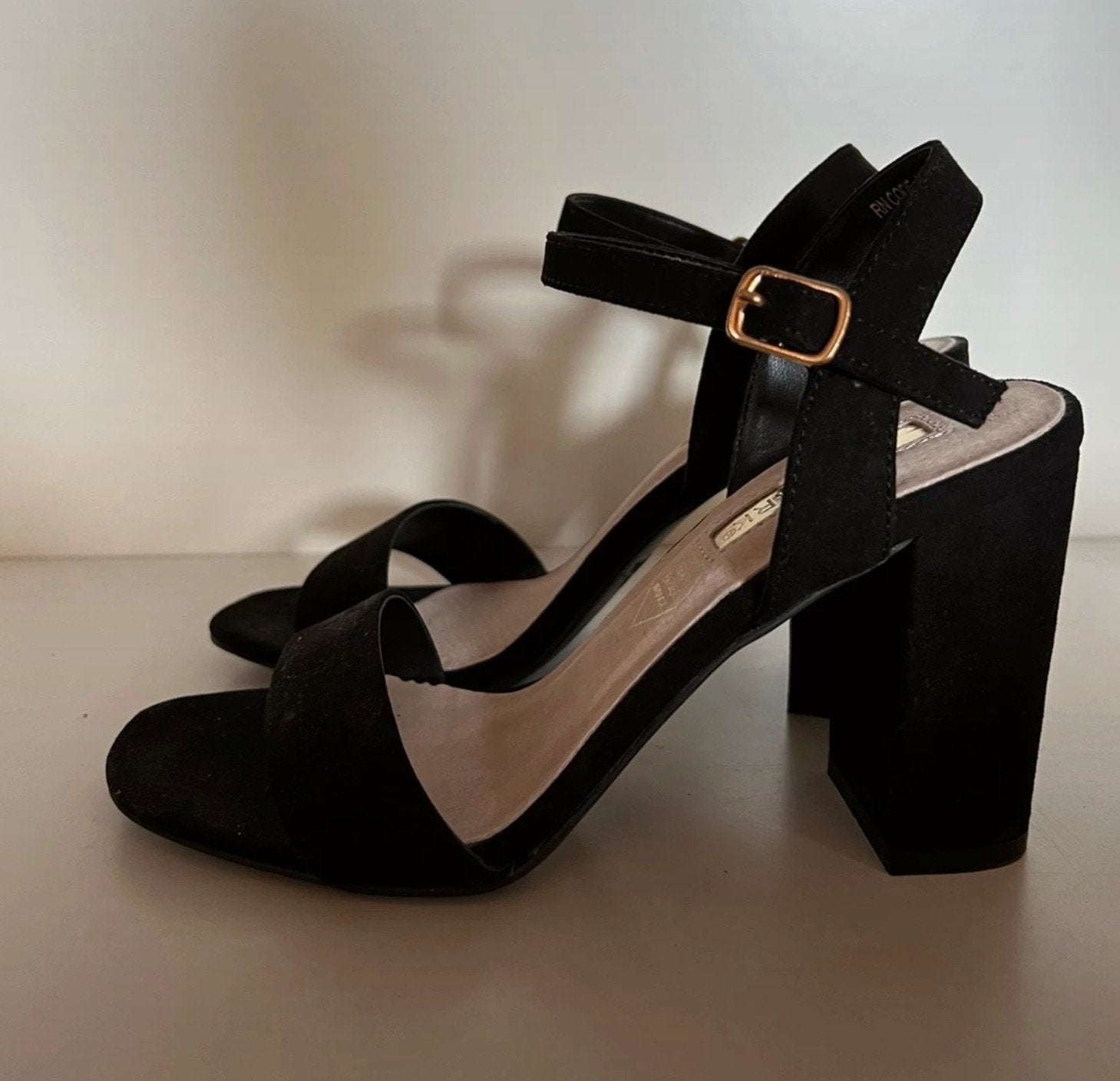 Zwarte sandalen met blokhak - Primark, Primark, Zwart, Zo goed als nieuw, Sandalen of Muiltjes