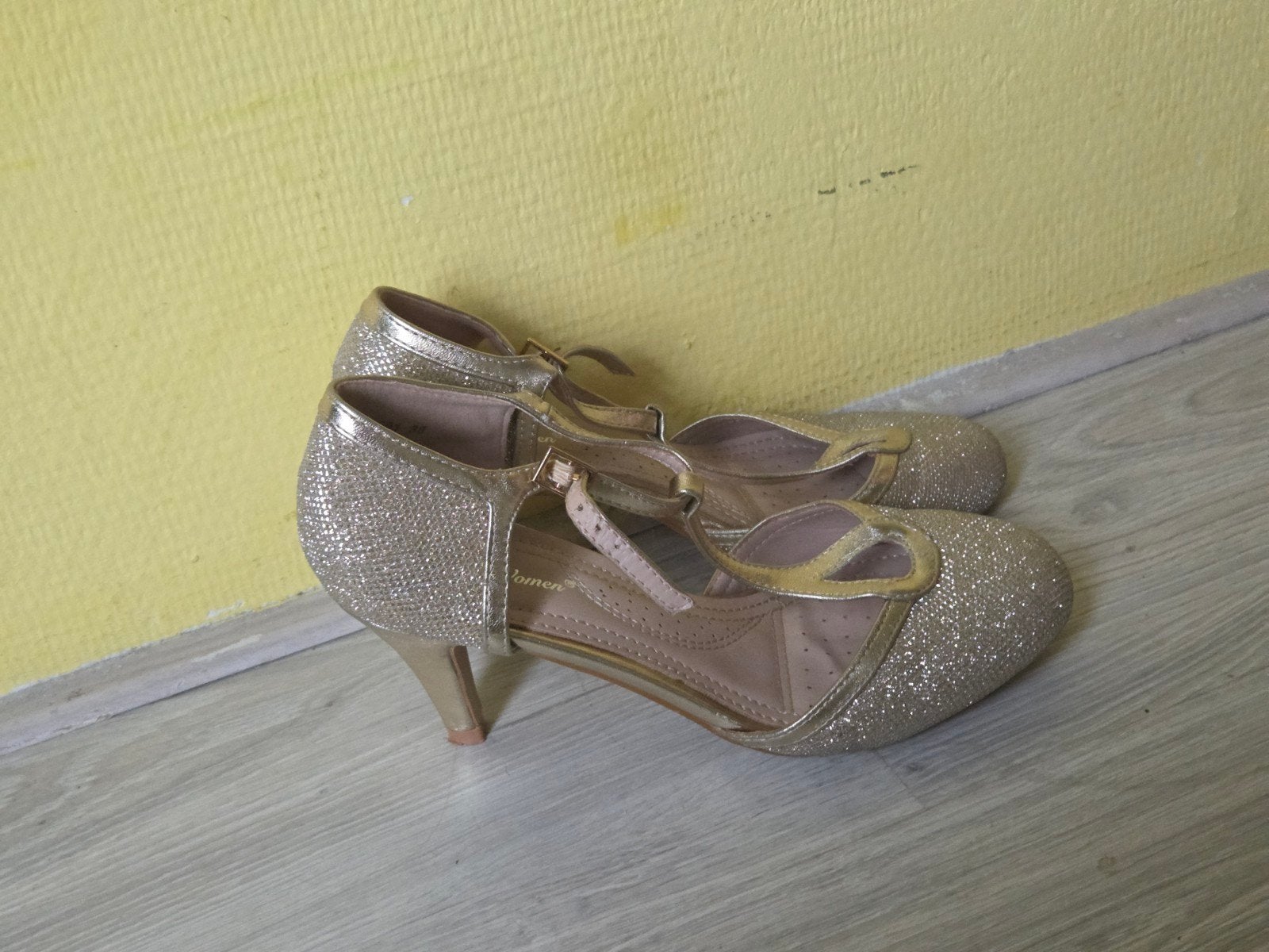 Gouden glitter hakken maat 38, Kleding | Dames, Ophalen of Verzenden, Zo goed als nieuw, Overige kleuren, Pumps