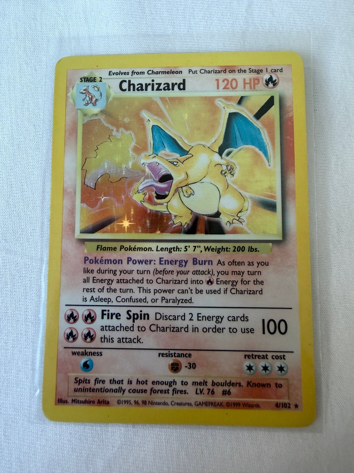 Charizard 4/102 Base Set Holo Good Sun Damage, Ophalen of Verzenden, Gebruikt, Losse kaart, Foil