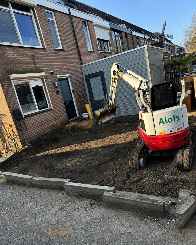 Minigraver & Grondwerk Arnhem Alofs Grondwerken, Bestrating