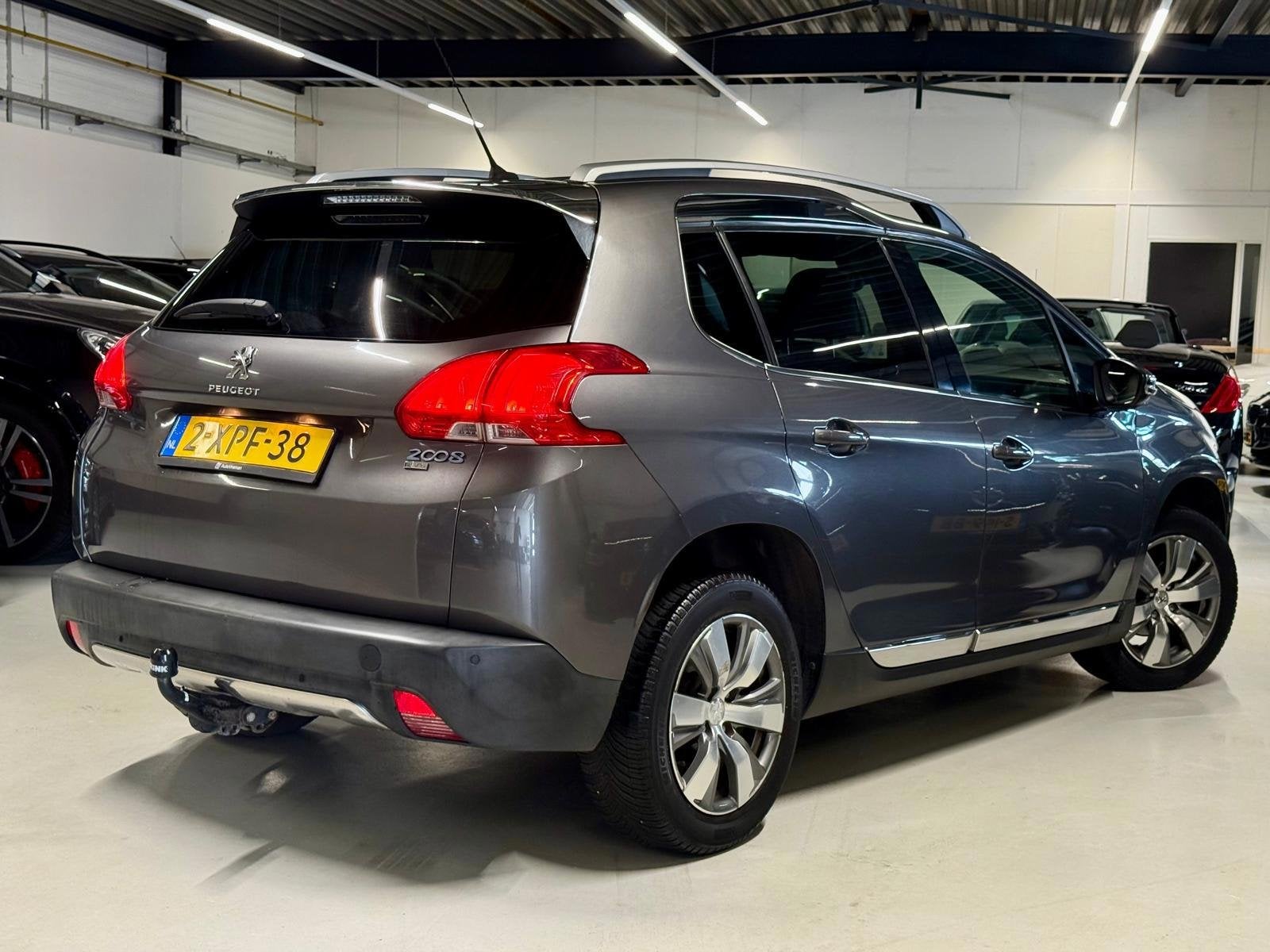 Peugeot 2008 1.2 PureTech Allure Automaat|Trekhaak!, Auto's, Dealer onderhouden, 450 kg, 1199 cc, 82 pk