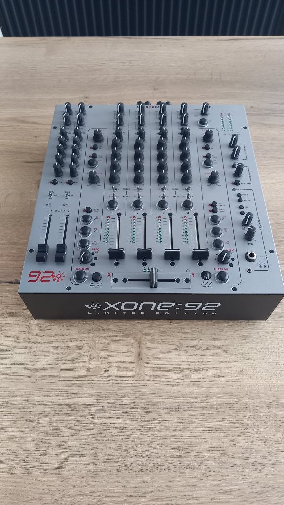 Allen & Heath Xone92 Limited Edition + Decksaver, Ophalen of Verzenden, Zo goed als nieuw, 5 tot 10 kanalen, Microfooningang