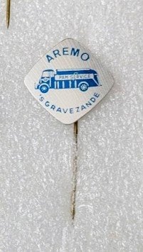 blikken auto speld Aremo 's Gravenzande lees verder, Ophalen of Verzenden, Gebruikt, Overige onderwerpen, Speldje of Pin